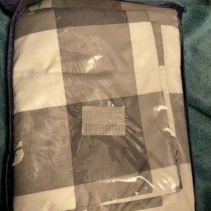 Queen duvet cover and 2 pillow cases